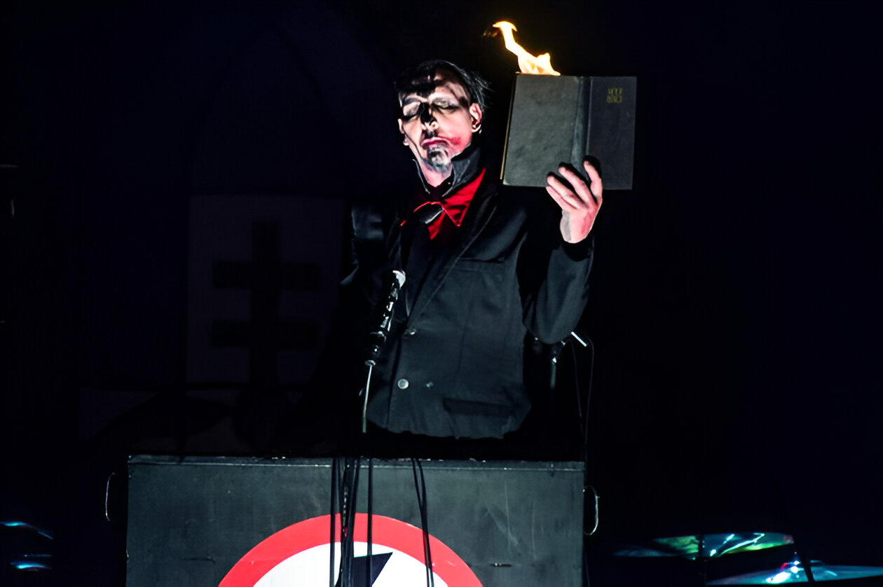 marilyn manson burning the bible